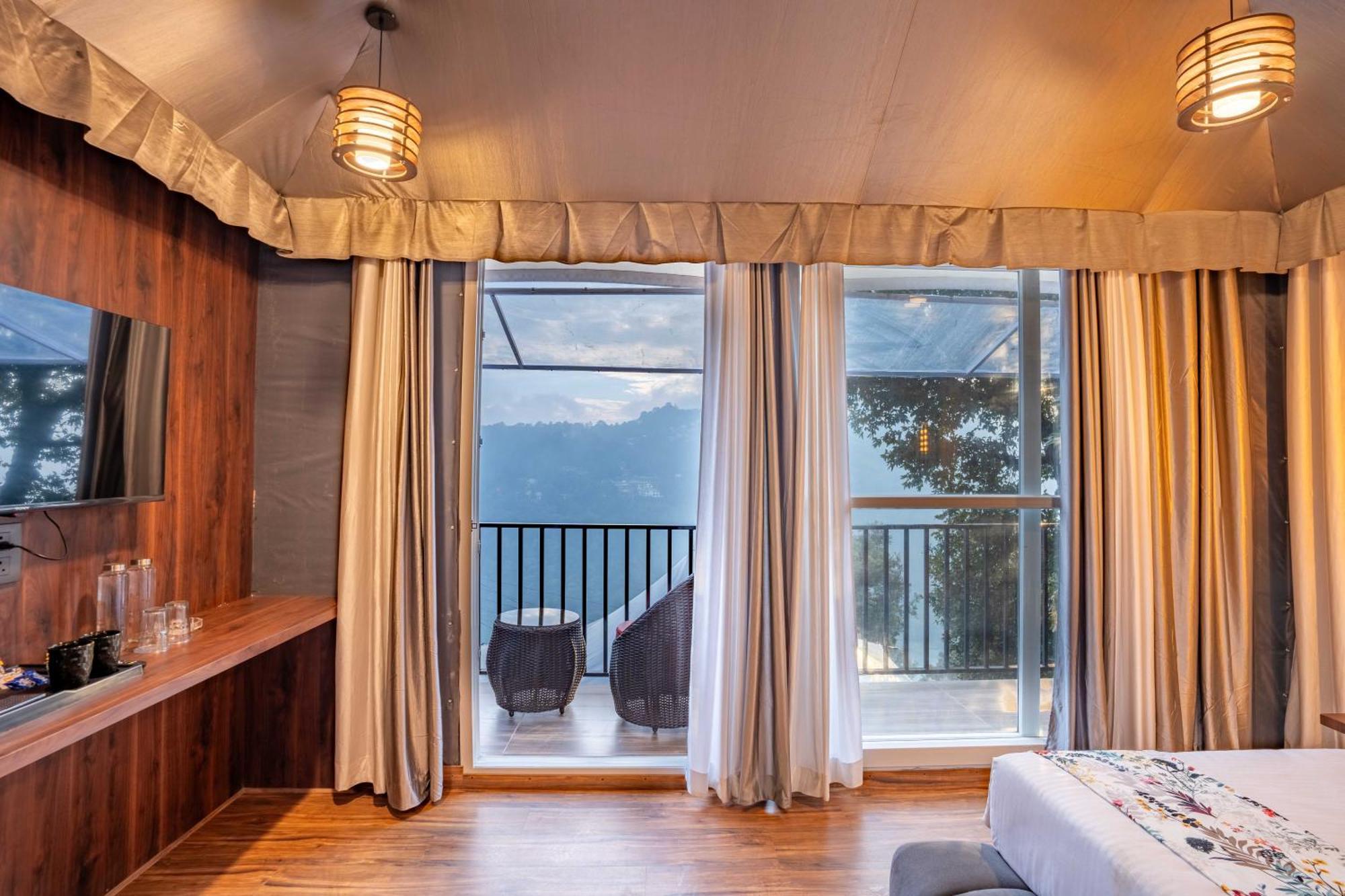 The Whispering Oaks Hotell Nainital Eksteriør bilde