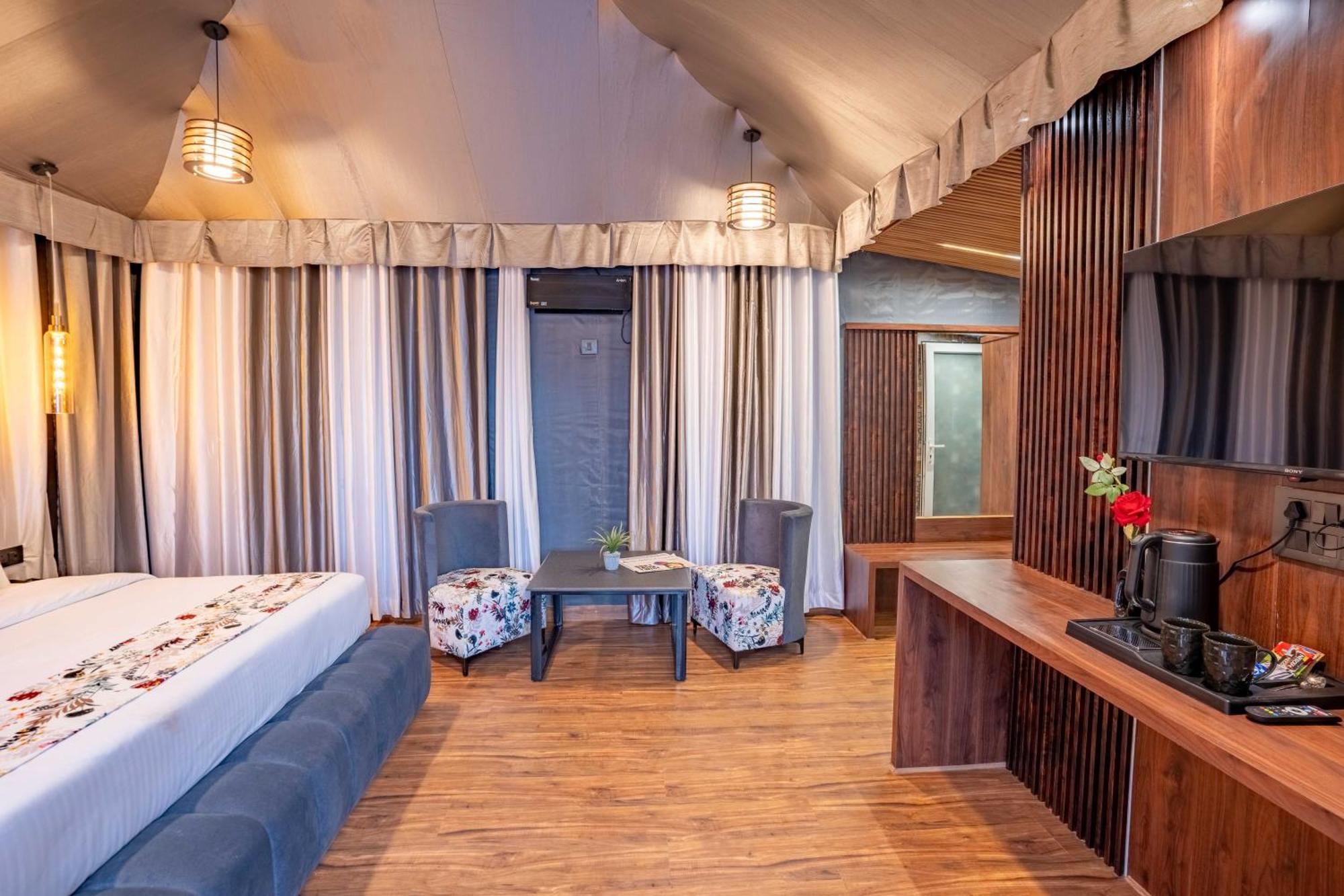 The Whispering Oaks Hotell Nainital Eksteriør bilde