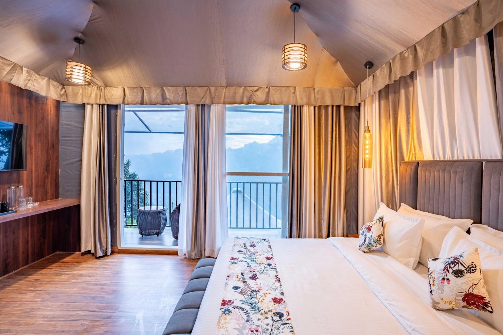 The Whispering Oaks Hotell Nainital Eksteriør bilde