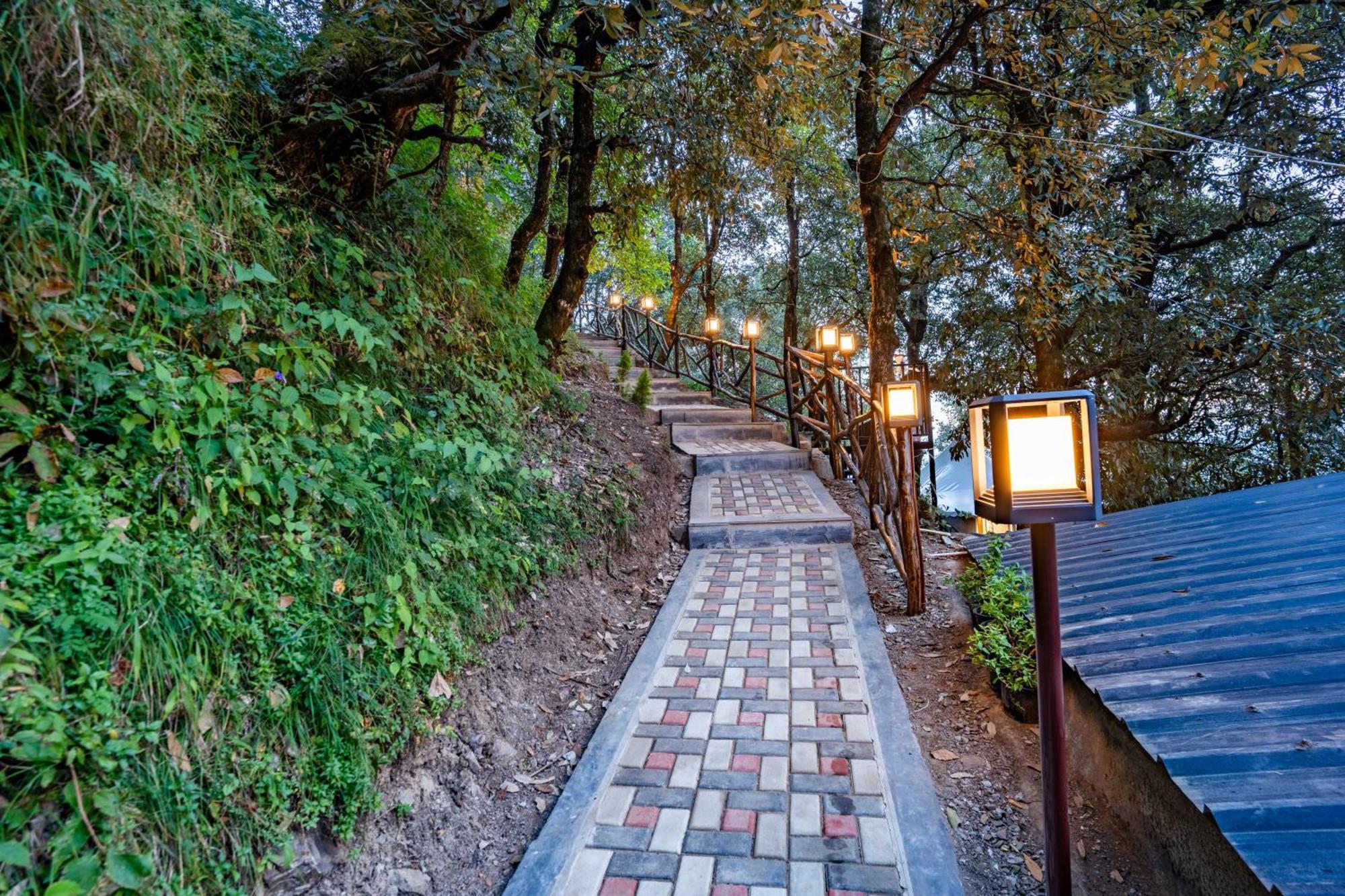 The Whispering Oaks Hotell Nainital Eksteriør bilde